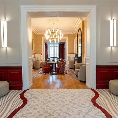 Des Arts Hotel *