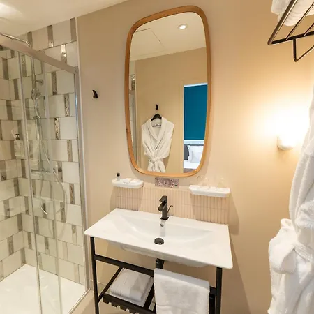 Des Arts Hotel 4*