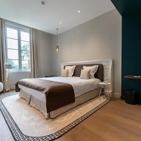 Des Arts Hotel *