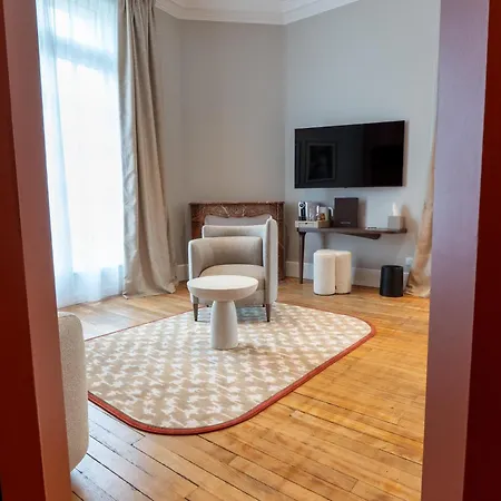 Des Arts Hotel *
