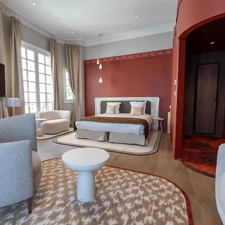 Des Arts Hotel *